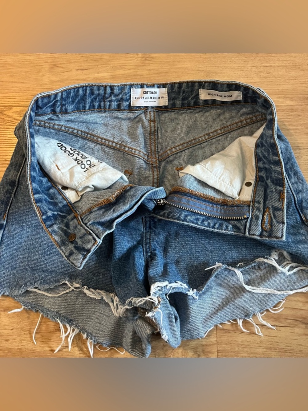 Cotton On Women’s Denim High Rise Mom Shorts | Distressed Cut-Off Jeans - Sz 4 - Picture 5 of 7